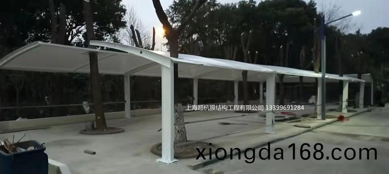 7字形(xing)膜(mo)結(jié)構(gòu)車(che)棚(peng)