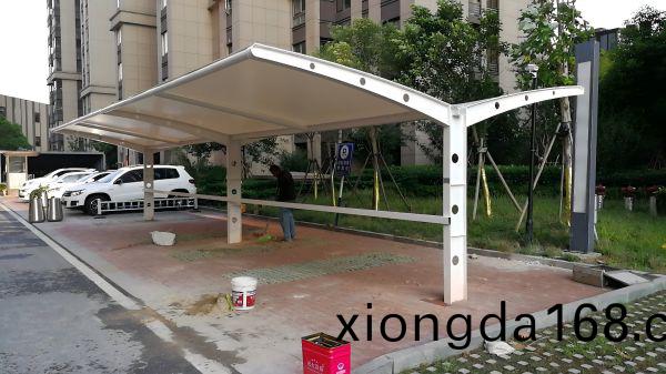 膜結(jié)構(gòu)(gou)非機(ji)動(dong)車棚(peng)：城(cheng)市空間(jian)的(de)藝術(shù)與實(shi)···