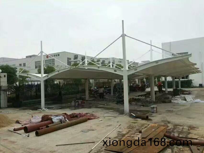 雙(shuang)開(kai)膜(mo)結(jié)(jie)構(gòu)非(fei)機(jī)動(dòng)(dong)車(che)棚(peng)