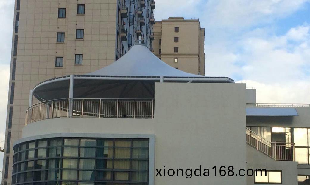 `國(guó)(guo)產(chǎn)PVC膜結(jié)構(gòu)(gou)膜(mo)布用(yong)于(yu)遮陽(yáng)雨棚(peng)`