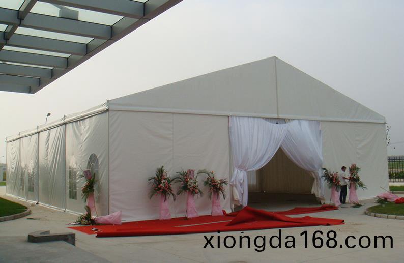 `膜(mo)結(jié)(jie)構(gòu)臨時(shí)(shi)篷(peng)房`