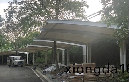 `張拉(la)膜結(jié)(jie)構(gòu)(gou)停(ting)車(chē)棚施工方(fang)案(an)`