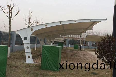 `膜結(jie)構車棚定(ding)做價格(ge)會(hui)不(bu)會很貴？`