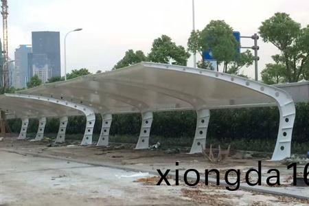 `7字(zi)型(xing)膜結(jié)構(gòu)(gou)停車棚質(zhì)(zhi)量怎(zen)么(me)樣(yang)？`
