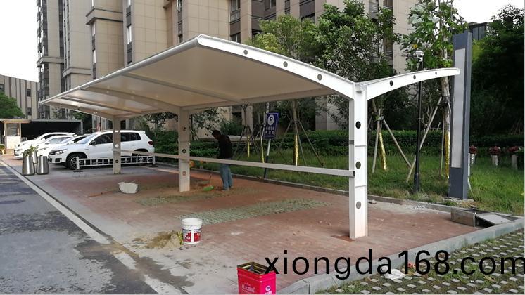 `T字型(xing)雙(shuang)挑(tiao)膜(mo)結(jié)構(gòu)(gou)停車棚-四里(li)河(he)城(cheng)市之光(guang)項目`