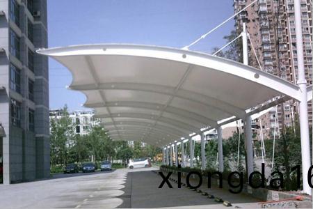 `膜(mo)結(jié)(jie)構(gòu)(gou)廠(chǎng)區(qū)(qu)車(chē)棚的(de)特點(diǎn)(dian)`