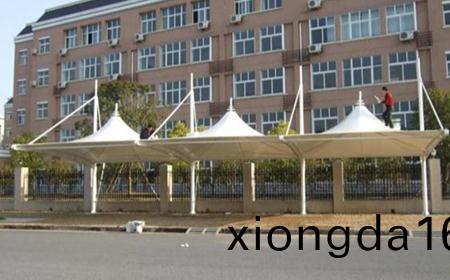 `電動(dòng)膜結(jié)(jie)構(gòu)車(che)棚(peng)價(jià)格(ge)是多(duo)少？`