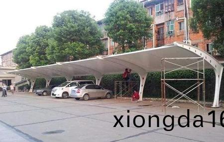 `膜結(jié)構(gòu)(gou)汽車(che)停車(che)棚設(shè)計`