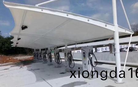 `景觀膜結(jié)(jie)構(gòu)車(chē)棚(peng)好看嗎？`