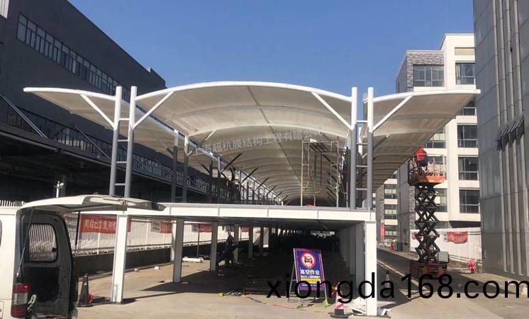 `雙(shuang)層膜結(jié)構(gòu)車棚——雅(ya)迪電動(dong)車(che)無錫(xi)工廠項目(mu)`
