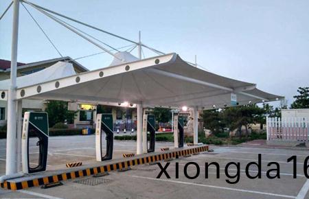 `膜(mo)結(jié)(jie)構(gòu)充(chong)電(dian)樁遮陽棚(peng)使(shi)用(yong)壽(shou)命(ming)`